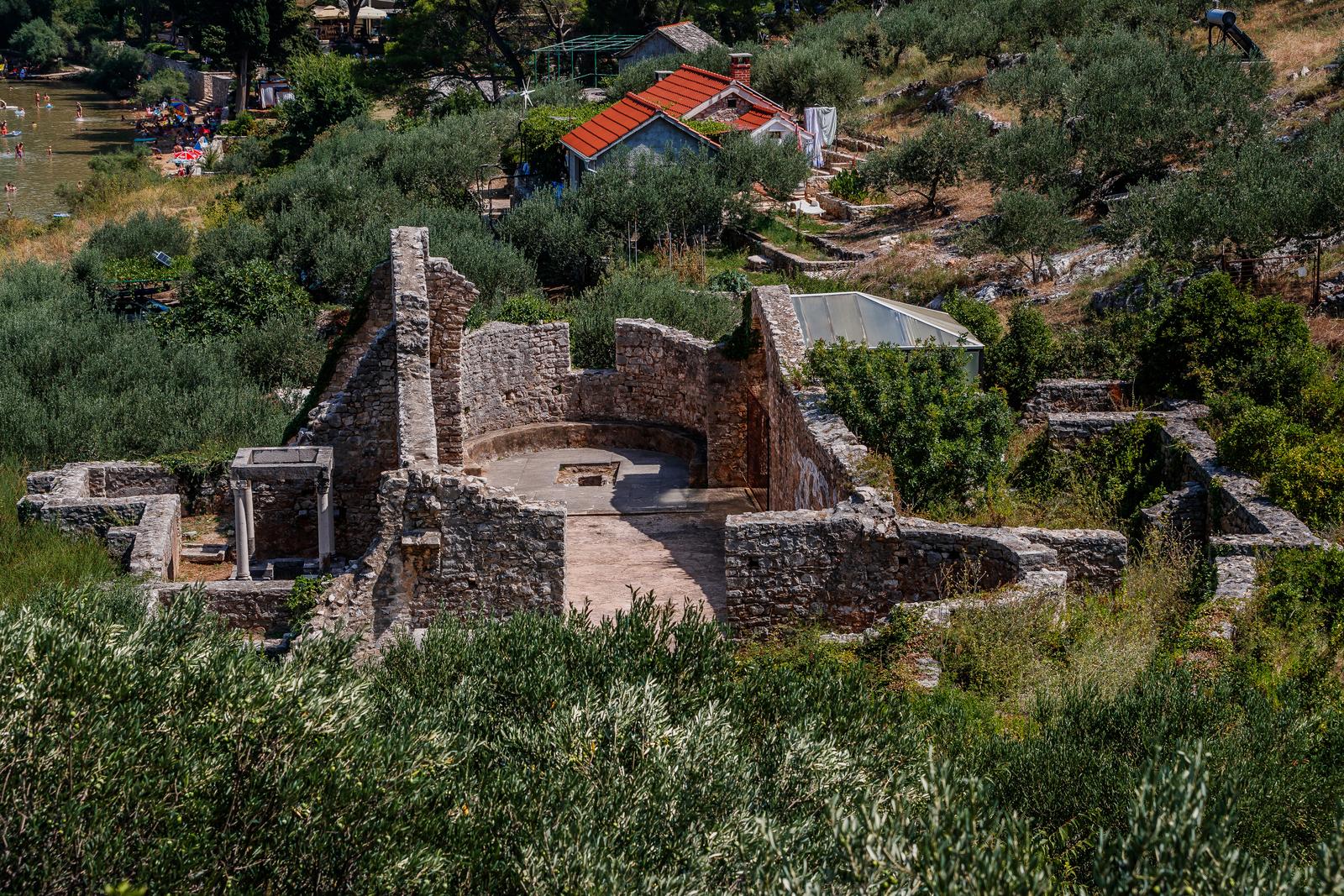 Uvala Lovrečina: Egzotična pješčana oaza na Braču u kojoj su uživali i stari Rimljani Uvala Lovrečina: Egzotična pješčana oaza na Braču u kojoj su uživali i stari Rimljani