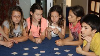 Etno dani: Osnovci igrali “Igru pamtilicu” u Gradskoj straži Etno dani: Osnovci igrali “Igru pamtilicu” u Gradskoj straži