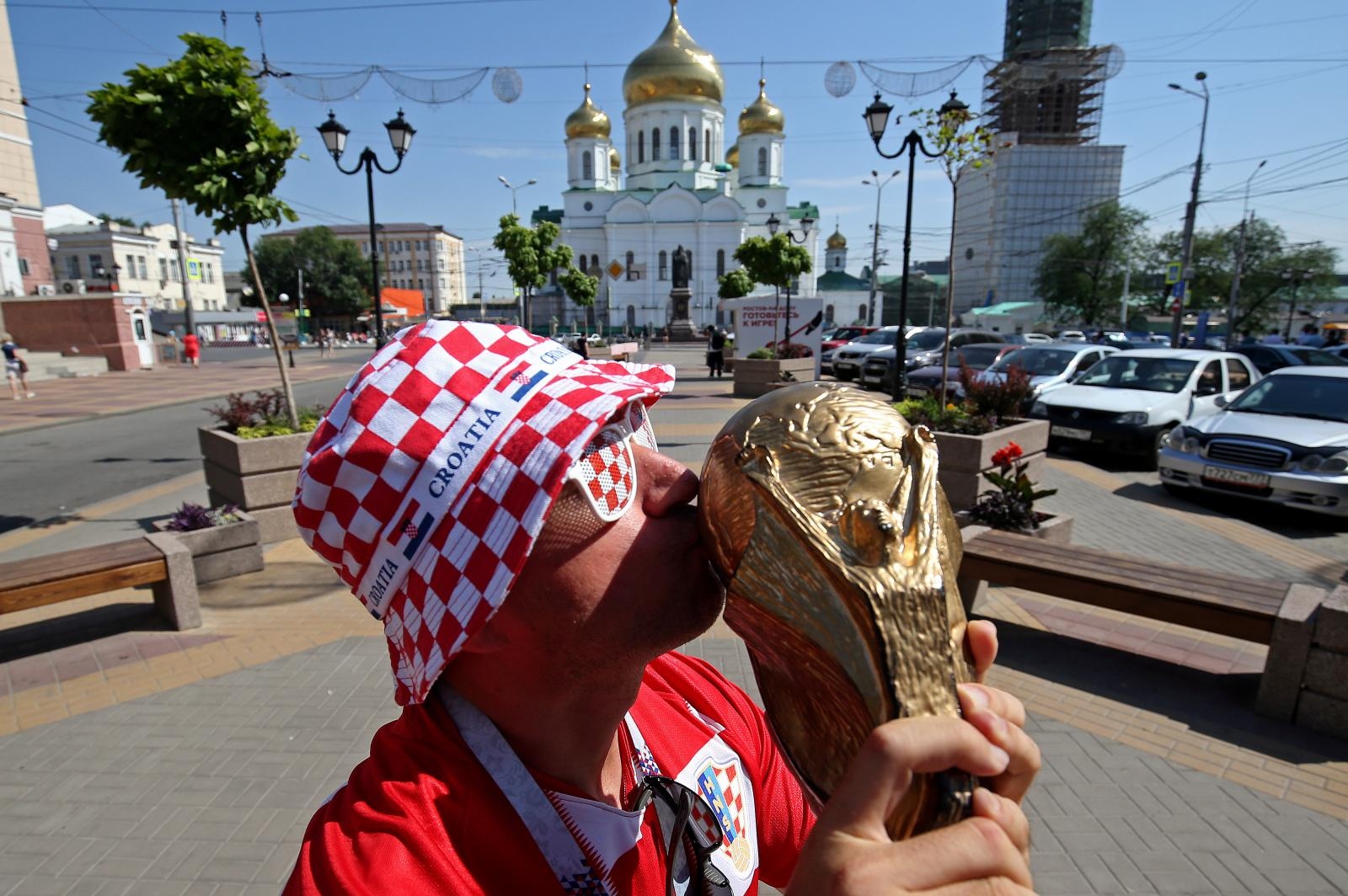Veseli hrvatski navijači u Rostovu na Donu