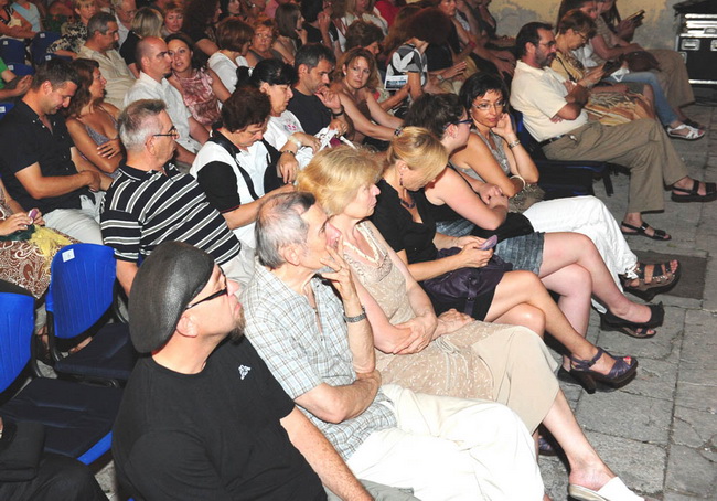 Zadarsko kazalisno ljeto: Bog zurim, nazovi ili Replika stoljeca, Foto: Nenad Marcev Zadarsko kazalisno ljeto: Bog zurim, nazovi ili Replika stoljeca, Foto: Nenad Marcev