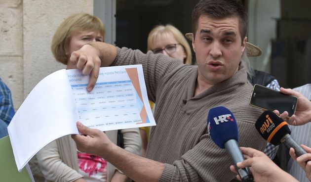 Mještani Petrčana okupili se ispred Turističke zajednice grada Zadra