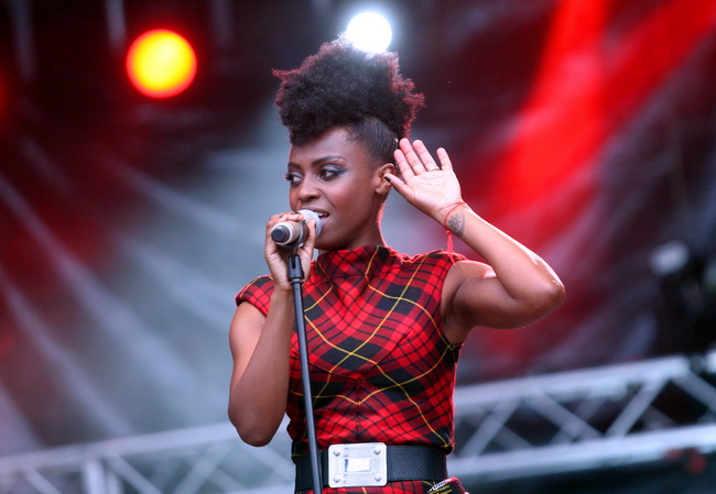 Zagreb, 220610.
Na Jarunu se od 21.-23.06. odrzava glazbeni spektakl T-Mobile INmusic festival na kojem ce nastupiti mnogobrojni izvodjaci kako iz zemlje tako i svijeta.
Danas se odrzao drugi dan.
Na slici: Morcheeba.
Foto: Neja Markicevic / CROPIX Zagreb, 220610.
Na Jarunu se od 21.-23.06. odrzava glazbeni spektakl T-Mobile INmusic festival na kojem ce nastupiti mnogobrojni izvodjaci kako iz zemlje tako i svijeta.
Danas se odrzao drugi dan.
Na slici: Morcheeba.
Foto: Neja Markicevic / CROPIX