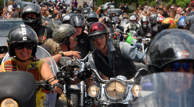 Zadar, 280511.
Odrzana je parada Harley Davidson motora izmedju Zadra i Biograda u kojoj je sudjelovalo vise tisuca motora.
Na slici: detalj s parade.
Foto: Vladimir Ivanov / CROPIX Zadar, 280511.
Odrzana je parada Harley Davidson motora izmedju Zadra i Biograda u kojoj je sudjelovalo vise tisuca motora.
Na slici: detalj s parade.
Foto: Vladimir Ivanov / CROPIX