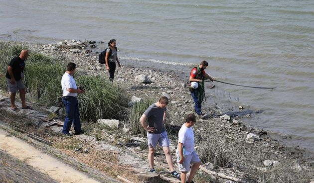 Na rijeci Dunav kod Vukovara pronadjeno tijelo cetverogodisnjeg dijeteta, a sumnja se da je jos jedna osoba utopljena. U potragu je ukljucena policija i HGSS