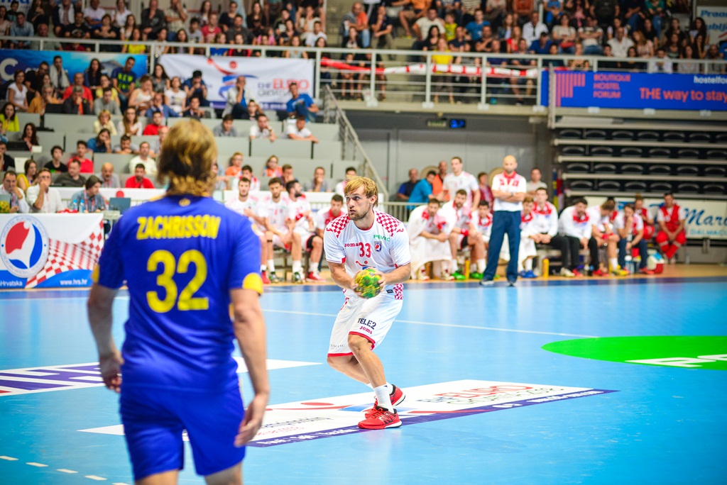 U doista sjajnoj atmosferi koju je stvorilo oko 5000 navijača iz cijele Hrvatske, naši su rukometni reprezentativci remizirali sa Švedskom i to s rezultatom 25-25. Bila je to ‘kaubojima’ pretposljednja pripremna utakmica uoči Olimpijskih igara