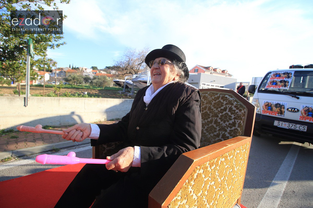 Maškarana povorka Velike Bake u Murteru