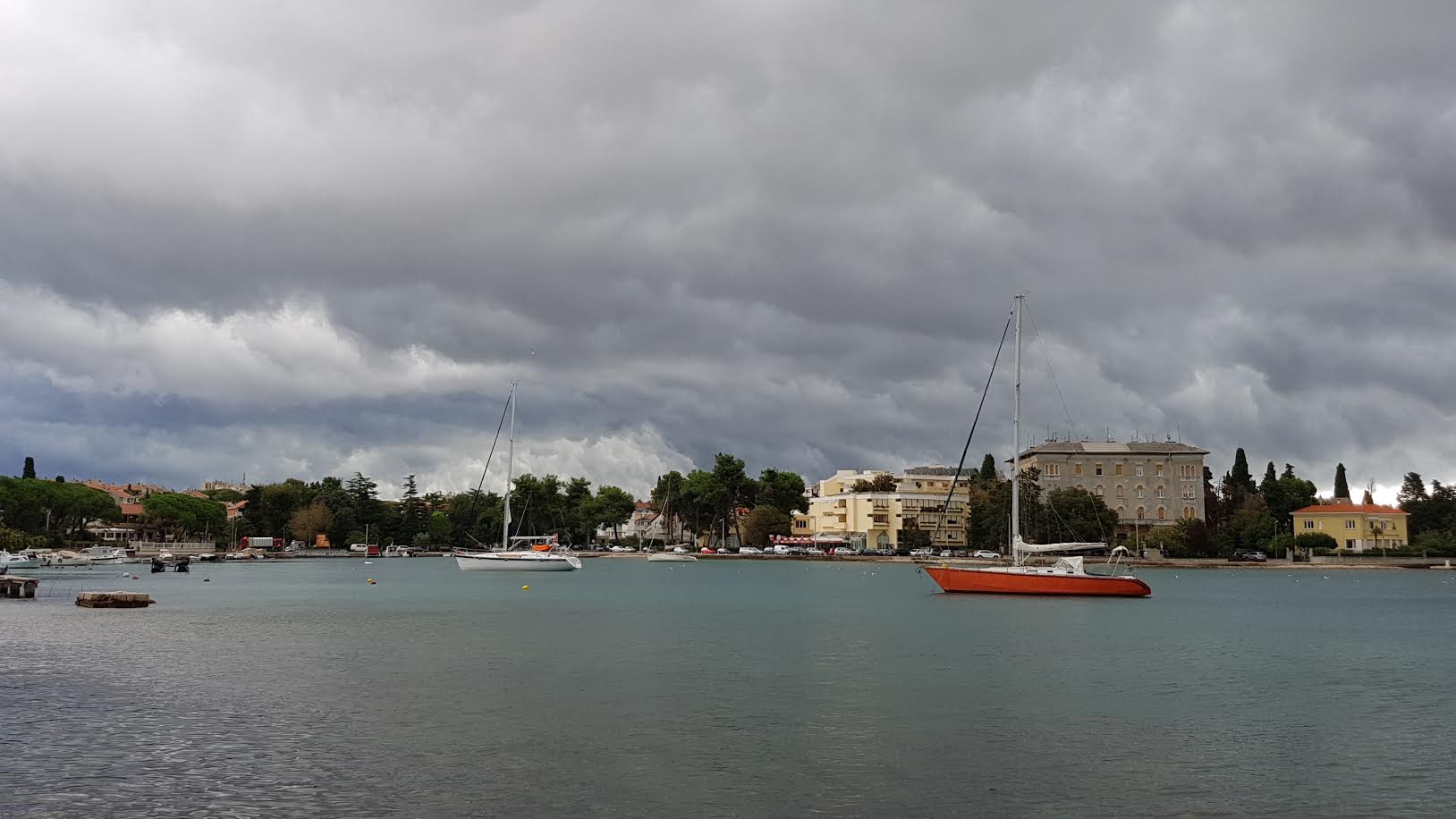 Ciklona Branka donijela crne i prijeteće oblake nad Zadar. Foto: Mladen Malik Ciklona Branka donijela crne i prijeteće oblake nad Zadar. Foto: Mladen Malik