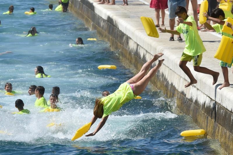 Jubilarni 10. dm Millennium Jump na zadarskoj rivi, Photo: Dino Stanin/PIXSELL Jubilarni 10. dm Millennium Jump na zadarskoj rivi, Photo: Dino Stanin/PIXSELL