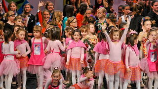 Plesna udruga Gesta: Božićni šoping u SuperOvoj, Foto: Željko Karavida Plesna udruga Gesta: Božićni šoping u SuperOvoj, Foto: Željko Karavida