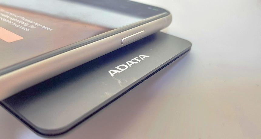 Adata CW0050 bežični punjač Adata CW0050 bežični punjač