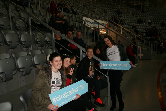 Košarkaši i navijači KK Zadar podržali akciju #birajzadar Košarkaši i navijači KK Zadar podržali akciju #birajzadar