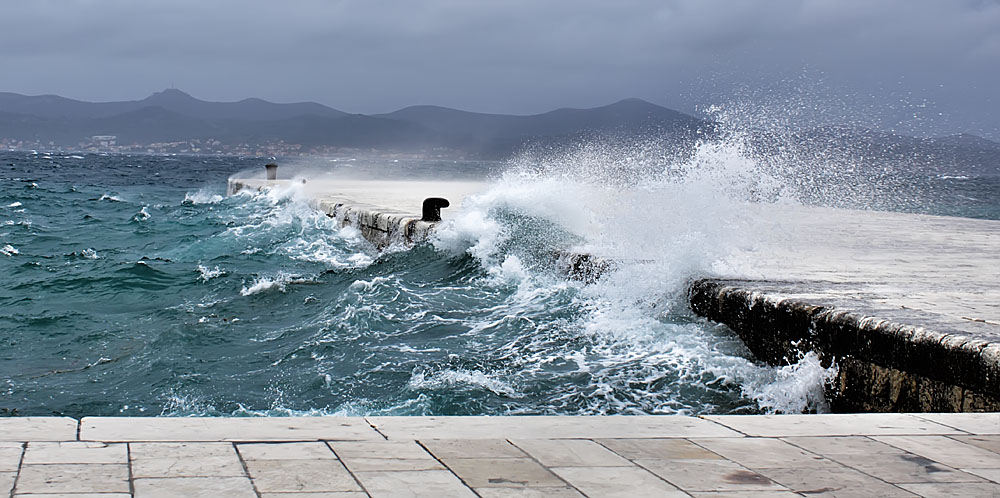 Jugo na zadarskoj rivi 18. ožujka 2013. Foto: Roberto Lerga Jugo na zadarskoj rivi 18. ožujka 2013. Foto: Roberto Lerga