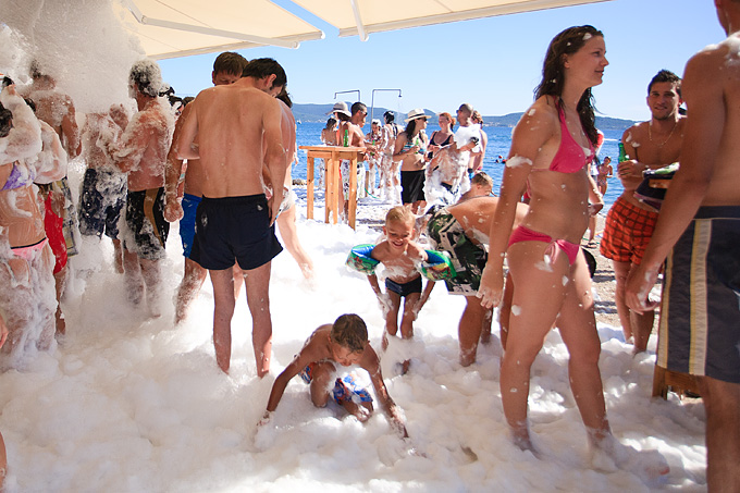 Odbojkaški turnir i pjena party u Bibnjama, foto: Leo Banić