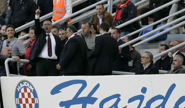 Split, 070410.
Stadion Poljud.
Uzvratna polufinalna nogometna utakmica Hrvatskog kupa izmedju Hajduka i Dinama.
Na fotografiji: u lozi je bio i predsjednik Hajduka Josko Svagusa.
Foto: Jakov Prkic / CROPIX