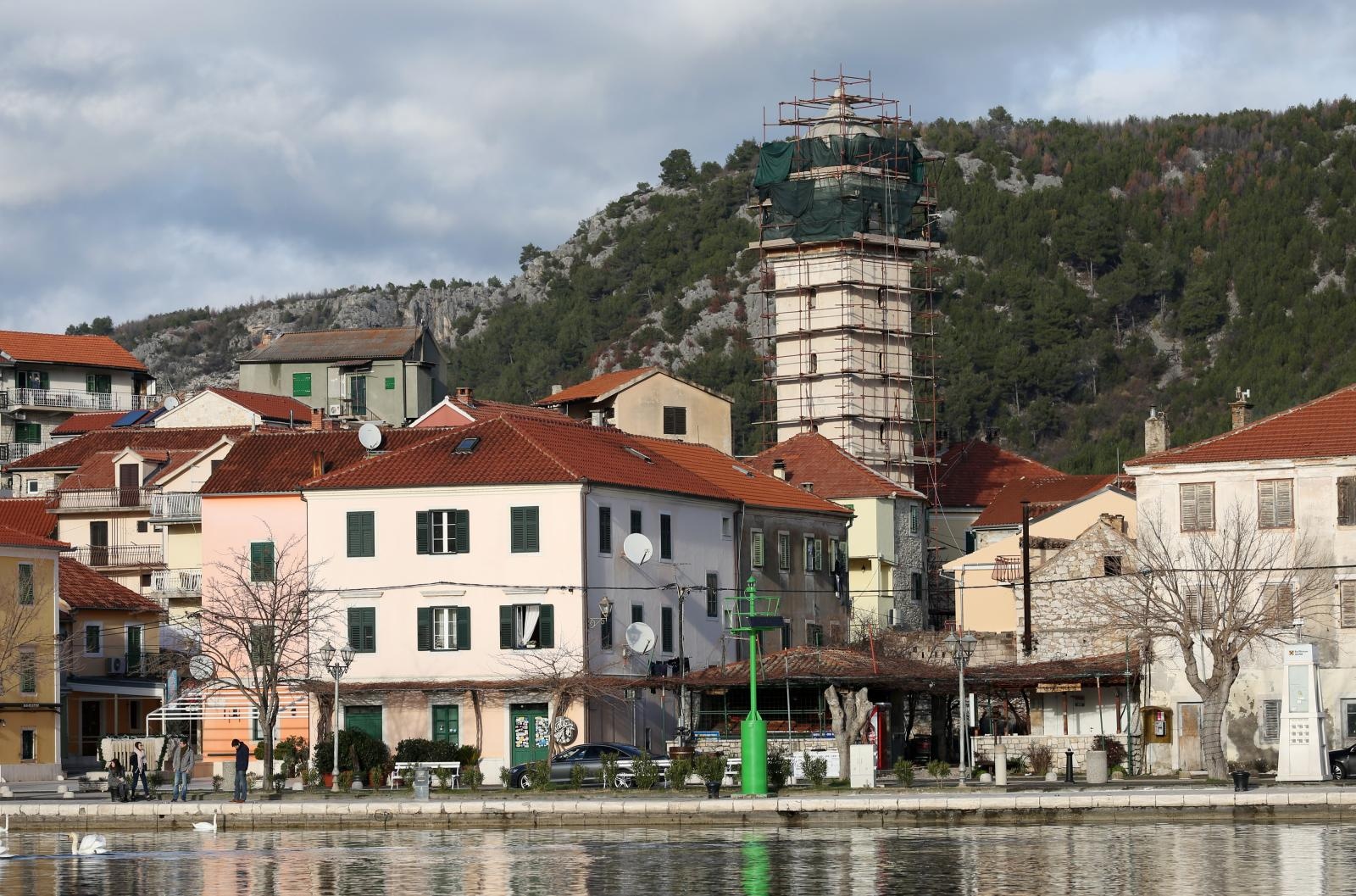 Skradin romantičan mediteranski grad na desnoj obali rijeke Krke Skradin romantičan mediteranski grad na desnoj obali rijeke Krke