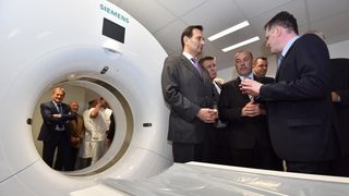 Ministar zdravlja dr. Dario Nakić predao je OB Zadar novi CT uredjaj vrijedan 5,5 milijuna kuna, ciju je nabavu osiguralo ministarstvo. Photo: Dino Stanin/PIXSELL Ministar zdravlja dr. Dario Nakić predao je OB Zadar novi CT uredjaj vrijedan 5,5 milijuna kuna, ciju je nabavu osiguralo ministarstvo. Photo: Dino Stanin/PIXSELL