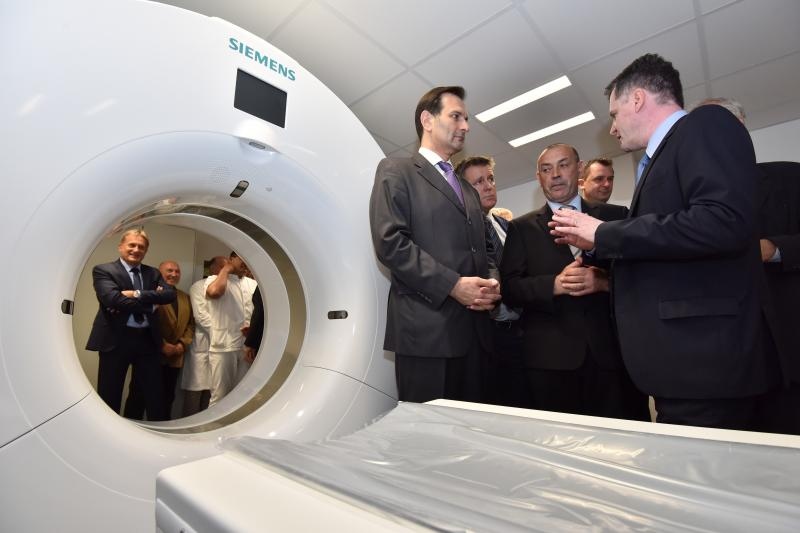 Ministar zdravlja dr. Dario Nakić predao je OB Zadar novi CT uredjaj vrijedan 5,5 milijuna kuna, ciju je nabavu osiguralo ministarstvo. Photo: Dino Stanin/PIXSELL Ministar zdravlja dr. Dario Nakić predao je OB Zadar novi CT uredjaj vrijedan 5,5 milijuna kuna, ciju je nabavu osiguralo ministarstvo. Photo: Dino Stanin/PIXSELL