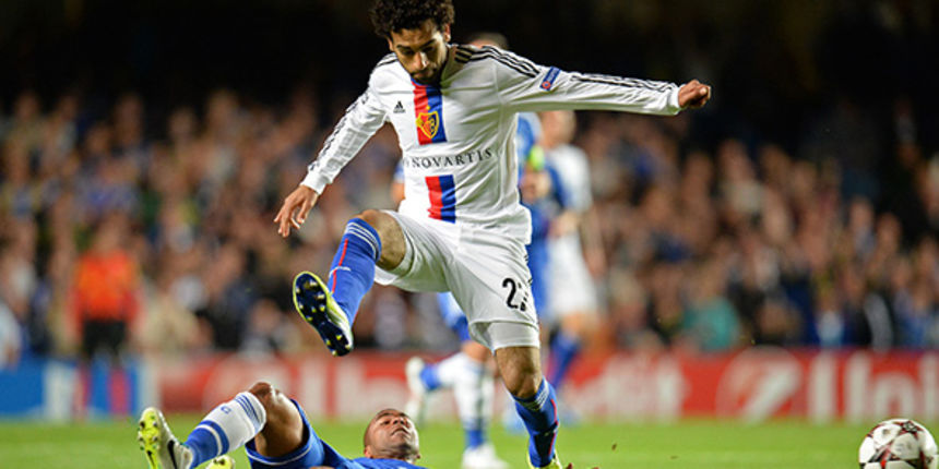18.09.2013; London; Fussball UEFA Champions League – Chelsea FC – FC Basel;
Ashley Cole (L, Chelsea) gegen Mohamed Salah (R, Basel) (Mitchel Gunn/freshfocus) 18.09.2013; London; Fussball UEFA Champions League – Chelsea FC – FC Basel;
Ashley Cole (L, Chelsea) gegen Mohamed Salah (R, Basel) (Mitchel Gunn/freshfocus)