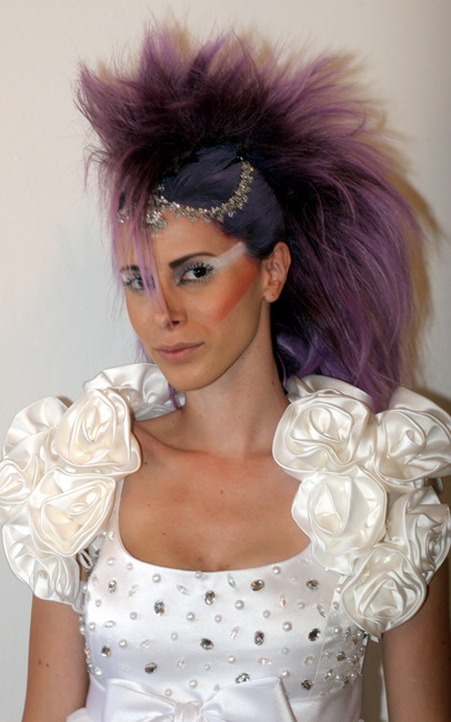 Zadar, 090610.
Na 8. Matrix World Touru 2010. u Zatonu kraj Zadra okupili su se frizeri iz desetak zemalja. Na spektakularnom trodnevnom druzenju koje organizira L’Oreal bilo je oko tisucu gostiju.
Foto: Branislav Grgurovic /CROPIX