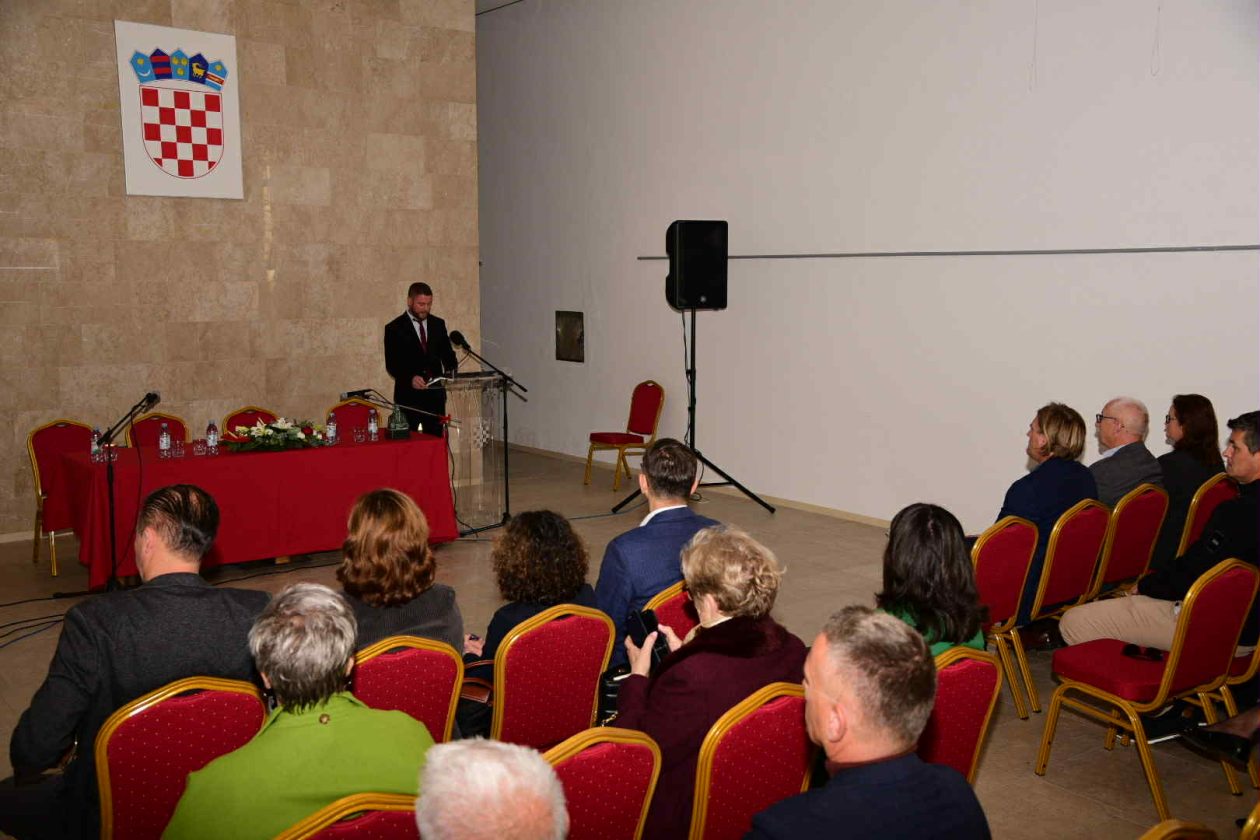 a405d77e-5dbb-42d4-8c19-adc1414802e4 a405d77e-5dbb-42d4-8c19-adc1414802e4