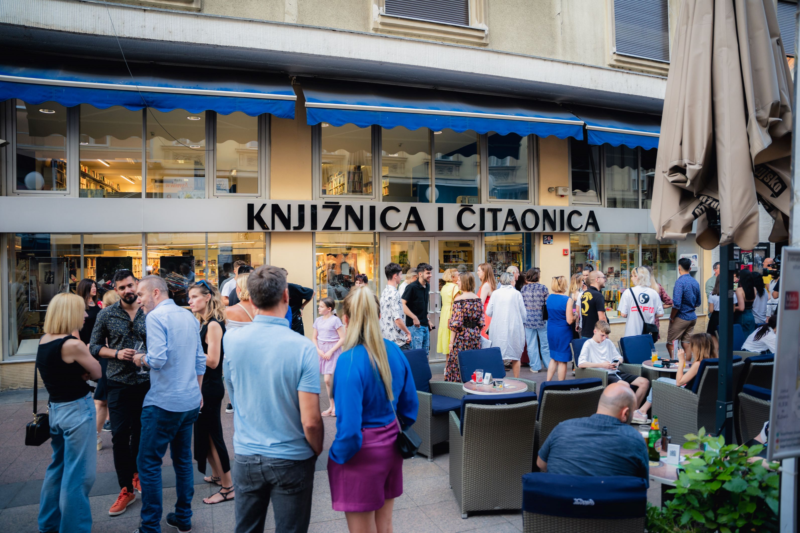 Mak Vejzović otvorio vrata očevog ateljea kroz izložbu “Atelijer” Mak Vejzović otvorio vrata očevog ateljea kroz izložbu “Atelijer”