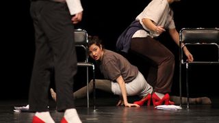 Kazalište KNAP i Umjetnička organizacija Kravice, predstava “Glumice&to”; foto Iva Perinčić Kazalište KNAP i Umjetnička organizacija Kravice, predstava “Glumice&to”; foto Iva Perinčić