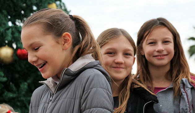 Sveti Nikola darivao mališane na Viru, Krampus bez posla