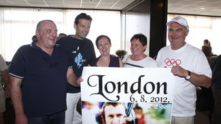 Zagreb, 070812. 
Zracna luka Zagreb ( Pleso ).
Povratak Hrvatske streljacke reprezentacije i Giovanni Cernogoraza sa Olimpijskih igara koji je u disciplini gadjanja glinenih golubova ( trap) osvojio zlatnu olimpijsku medalju.
Na slici: Stjepan Vuckovi ( t