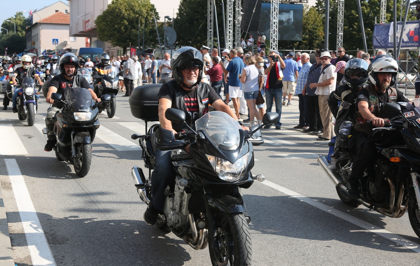 Knin: Mimohod motocikala i starodobnih vojnih vozila