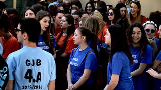 Zadarski maturanti donirali brašno Socijalnoj samoposluzi Zadarski maturanti donirali brašno Socijalnoj samoposluzi