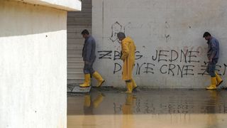 Obrovac: Poplava se polako povlači, stanovnici spašavaju stvari iz domova