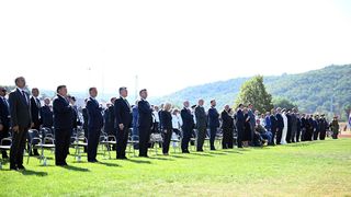 Knin: Zoran Milanović i Andrej Plenković zajedno u prvom redu na obljetnici Oluje Knin: Zoran Milanović i Andrej Plenković zajedno u prvom redu na obljetnici Oluje