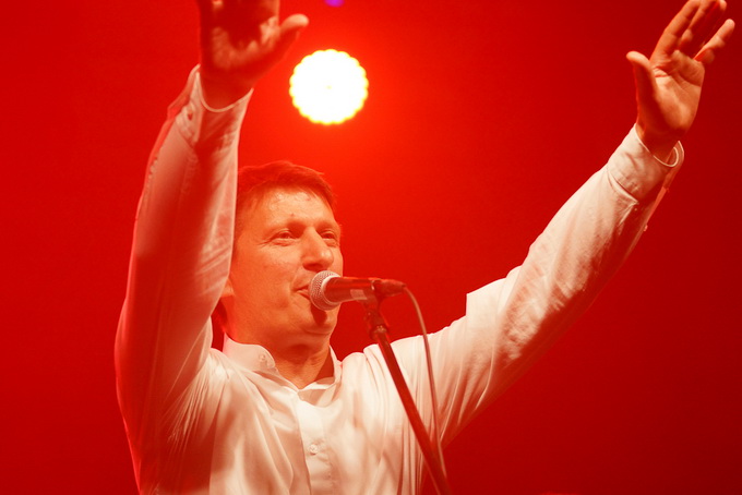 Zvuci klapske pjesme, riba na mnoštvo načina, sretna lica posjetitelja slika su ribljeg dana na prvom Jarun Piknik festivalu. Tomislav Bralić i klapa Intrade, Marijan Ban i Diktatori u Zagreb su donijeli dašak svježeg morskog zraka.