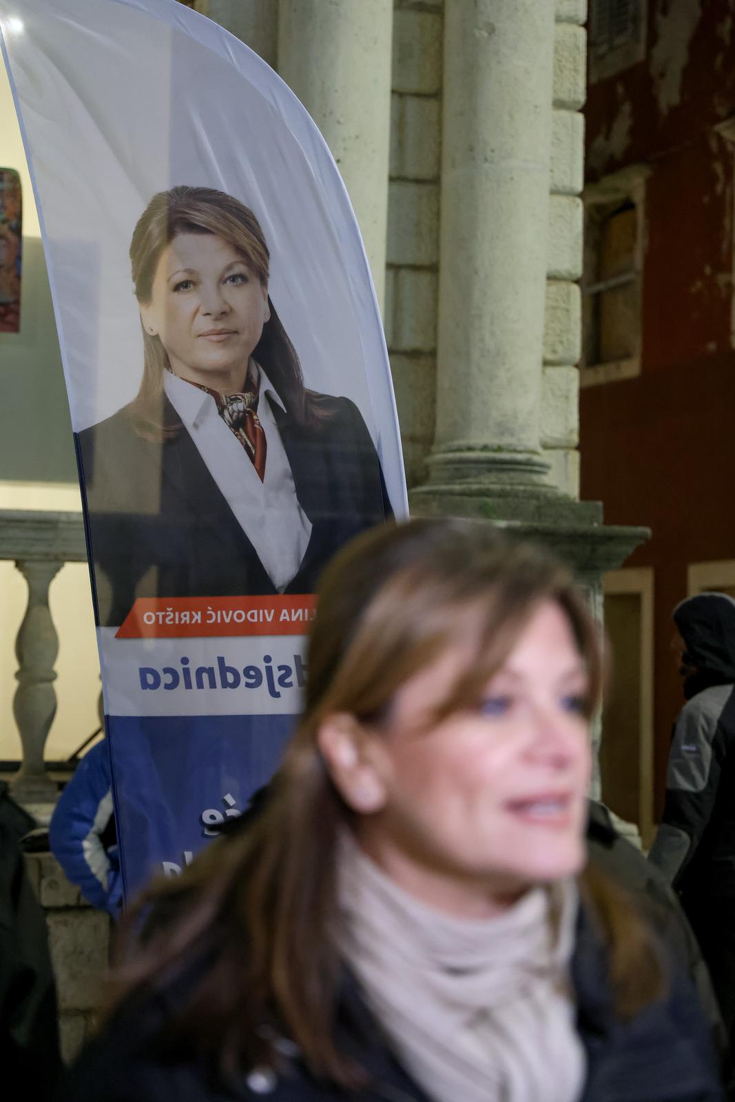 Vidović Krišto na Narodnom trgu prikuplja potpise za predsjedničku kandidaturu