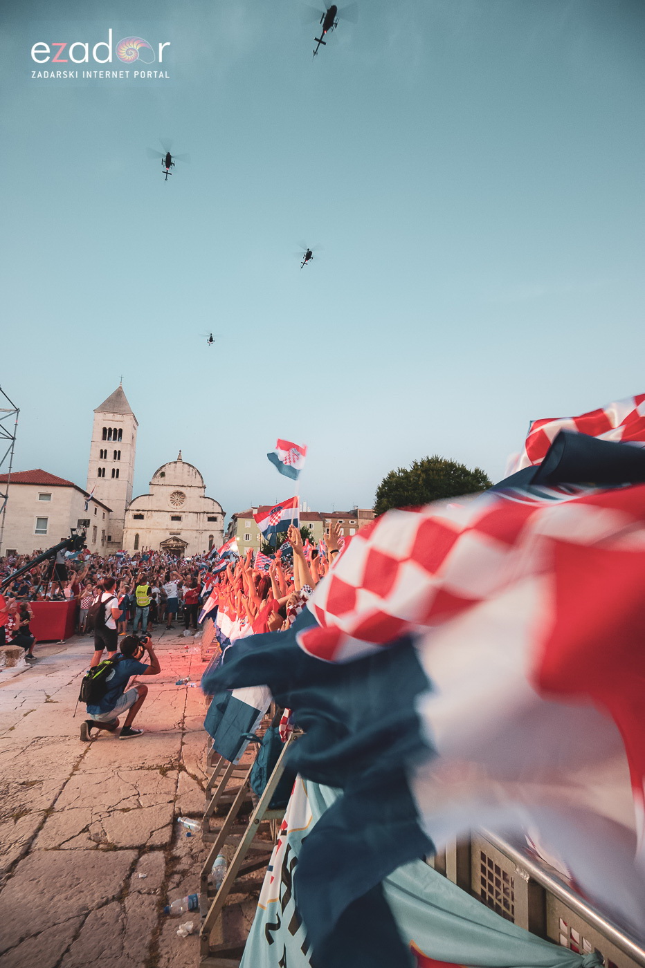 Zadar priredio čudesan doček svojim Vatrenim herojima (1)