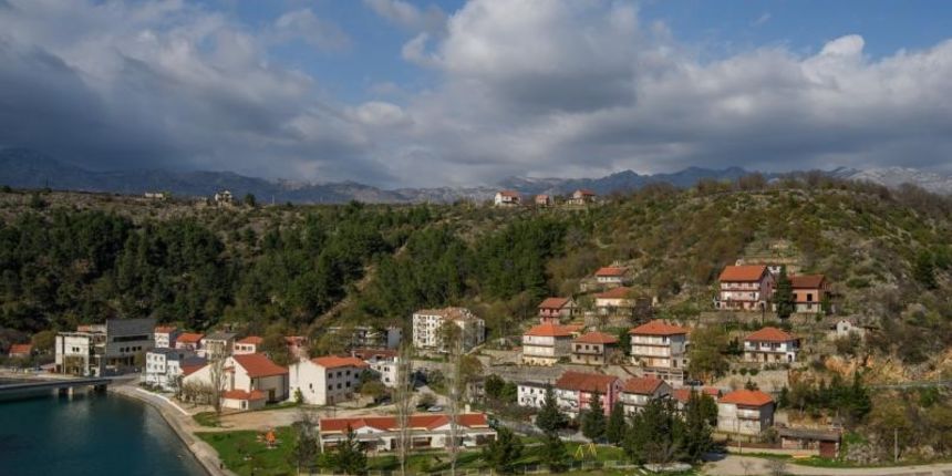 Grad Obrovac u kanjonu rijeke Zrmanje. Ilustracije. Photo: Dino Stanin/PIXSELL Grad Obrovac u kanjonu rijeke Zrmanje. Ilustracije. Photo: Dino Stanin/PIXSELL