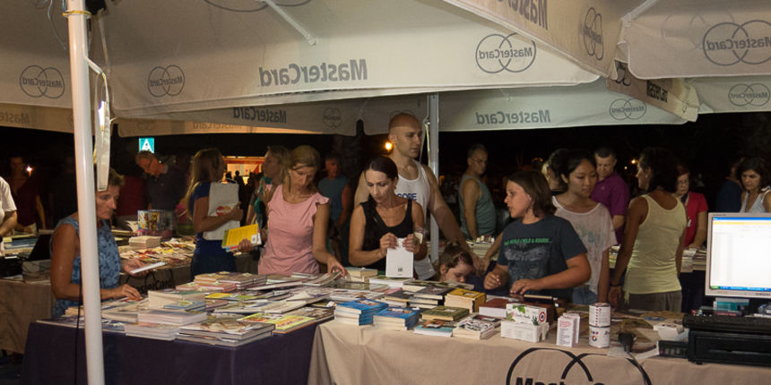 Brod knjižara izazvao veliki “šušur” na Viru Brod knjižara izazvao veliki “šušur” na Viru