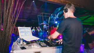 DJ Andrologic @ Cocktail bar Mango, 11.7.2015. (foto: Ivan Toman) DJ Andrologic @ Cocktail bar Mango, 11.7.2015. (foto: Ivan Toman)