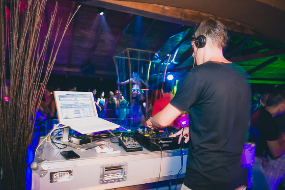 DJ Andrologic @ Cocktail bar Mango, 11.7.2015. (foto: Ivan Toman) DJ Andrologic @ Cocktail bar Mango, 11.7.2015. (foto: Ivan Toman)