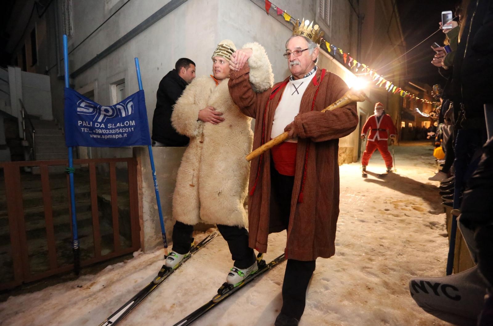 Svjetska atrakcija u Velom Ižu: Održana “Iška kraljica”- prva povijesna skijaška utrka na hrvatskim školjima Svjetska atrakcija u Velom Ižu: Održana “Iška kraljica”- prva povijesna skijaška utrka na hrvatskim školjima