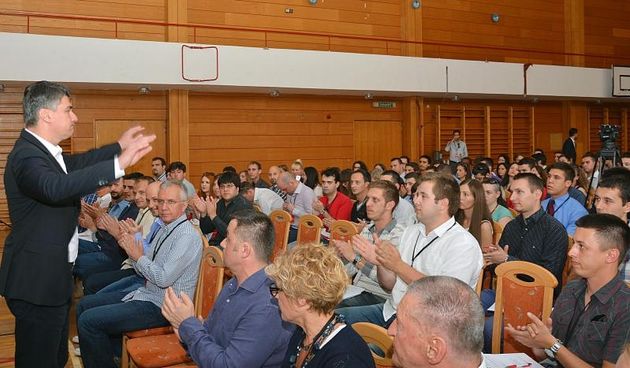 Topusko – Predsjednik SDP-a Zoran Milanovic na 9. konvenciji Foruma mladih SDP-a. Photo: Nikola Cutuk/PIXSELL