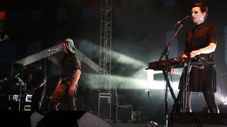 Pula, 180811.
Arena Fest 2011.
Na kraju koncertne sezone u pulskoj Areni na Arena Festu nastupaju tri europska benda: Apocalyptica, Guano Apes i Laibach.
Na slici: nastup Laibacha.
Foto: Goran Sebelic / CROPIX Pula, 180811.
Arena Fest 2011.
Na kraju koncertne sezone u pulskoj Areni na Arena Festu nastupaju tri europska benda: Apocalyptica, Guano Apes i Laibach.
Na slici: nastup Laibacha.
Foto: Goran Sebelic / CROPIX