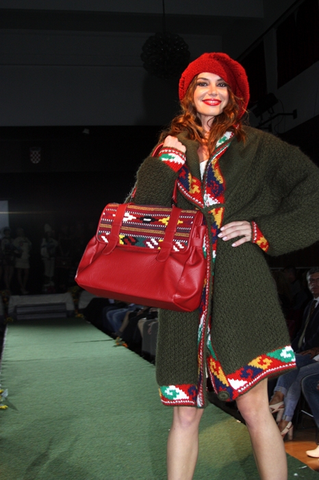 Hrvatske manekenke predstavile “Ličku ružu” Mine Petre, foto: FAMA