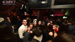 Tisuće Zadrana uživalo na krcatom Narodnom trgu i Tgu Petra Zoranića uz Tomislava Bralića i klapu Intrade Tisuće Zadrana uživalo na krcatom Narodnom trgu i Tgu Petra Zoranića uz Tomislava Bralića i klapu Intrade