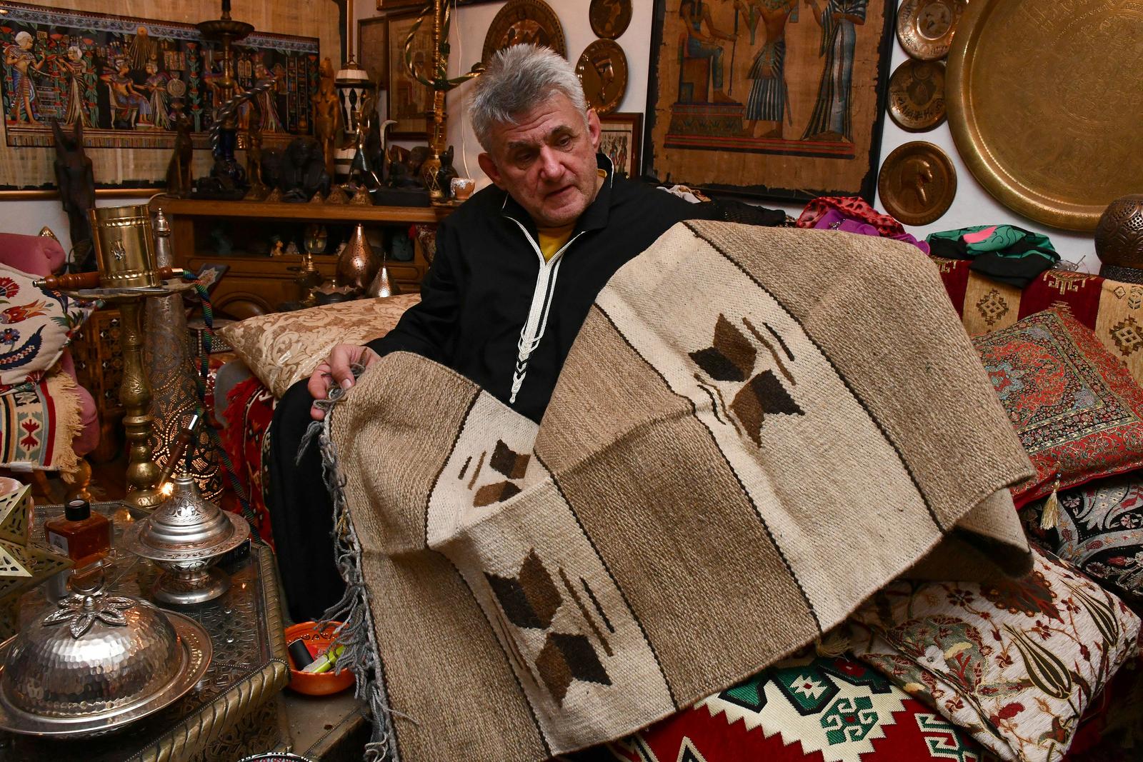 Brođanin Stanislav Hudi živi u kući koju je uredio u egipatskom stilu Brođanin Stanislav Hudi živi u kući koju je uredio u egipatskom stilu