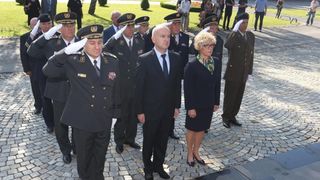 Mirogoj, Predrag Matic, polaganje vijenaca, Gordana Sobol, Drago Lovric, Dan domovinske zahvalnosti Mirogoj, Predrag Matic, polaganje vijenaca, Gordana Sobol, Drago Lovric, Dan domovinske zahvalnosti