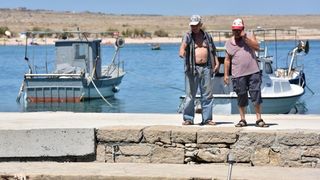 Ražančani saniraju štete nakon orkanske bure. Photo: Dino Stanin/PIXSELL