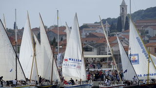 Otok Murter, 300912.
Latinsko idro, najveca regata tradicionalnih gajeta, leuta i kaica odrzana je danas u Murteru. Na regati je startalo oko 100 brodova.
Foto: Niksa Stipanicev / CROPIX Otok Murter, 300912.
Latinsko idro, najveca regata tradicionalnih gajeta, leuta i kaica odrzana je danas u Murteru. Na regati je startalo oko 100 brodova.
Foto: Niksa Stipanicev / CROPIX