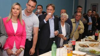 Nakon objave prvih izbornih rezultata nastalo je slavlje u stožeru HDZ-a i kolacijskih partnera. Slavila se pobjeda Božidara Kalmete, novog gradonačelnika Zadra, te pobjeda Stipe Zrilića, novog/satog župana Zadarske županije. Photo: Dino Stanin/PIXSELL Nakon objave prvih izbornih rezultata nastalo je slavlje u stožeru HDZ-a i kolacijskih partnera. Slavila se pobjeda Božidara Kalmete, novog gradonačelnika Zadra, te pobjeda Stipe Zrilića, novog/satog župana Zadarske županije. Photo: Dino Stanin/PIXSELL