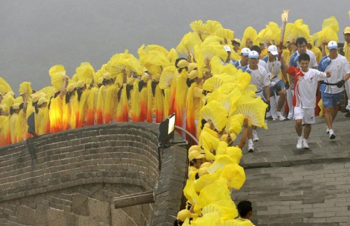 Olimpijska baklja na kineskom zidu